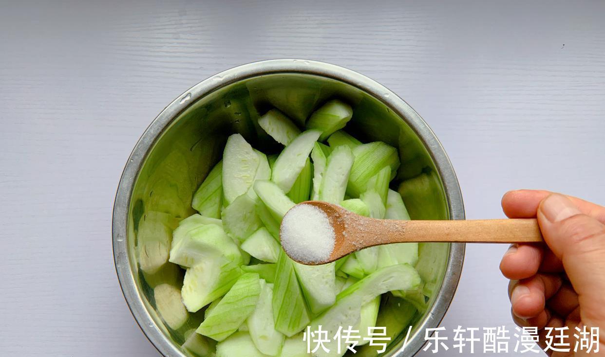 丝瓜|减肥无需节食，分享一道超好喝的低脂汤，鲜美又解暑，越喝越瘦！