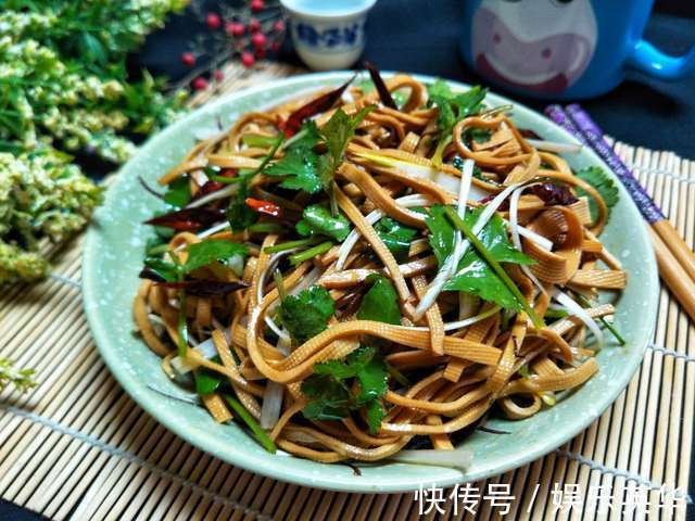 辣椒油|酒肉吃得没胃口,试试此菜,一盘不到2块钱,简单又解馋