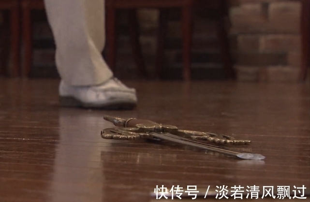 剑蝎|《假面骑士》中的神操作，剑蝎收钱不办事，零一蝗虫成精了