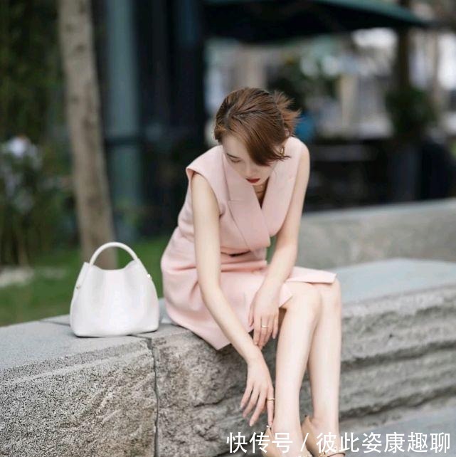 服装|简约又精致的职场穿搭,会让整个人更加精神,甚至可以美成焦点