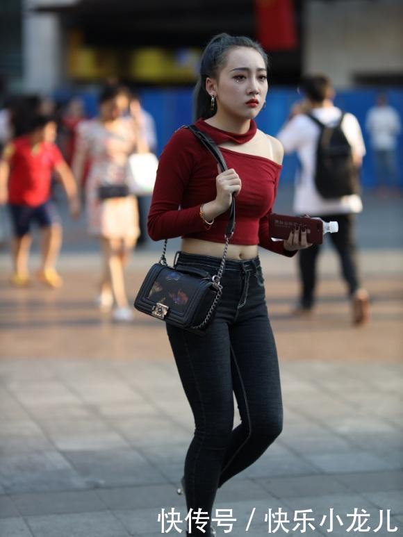 简约|微胖型身材的女生,偏爱牛仔裤搭配,简约修身又耐看