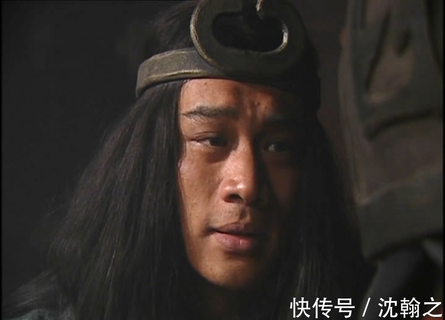 鲁智深@水浒传中,武松擒住孙二娘,并将她按倒在地,此时张青在干什么?