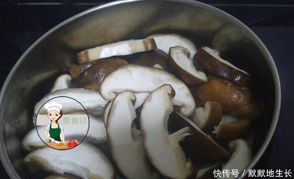 爱吃香菇放过此做法,简单炒一炒,鲜香嫩滑,连挑食的孩子都爱吃