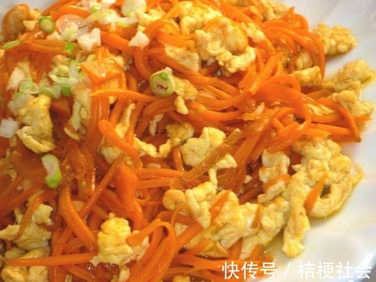 同龄人|胡萝卜和此物搭配,孩子常吃个头超过同龄人,视力也越来越好!