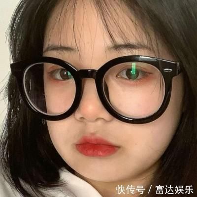 刘海|脸上有这“3特征”的女孩最适合戴“圆框眼镜”,而且会更加颜值