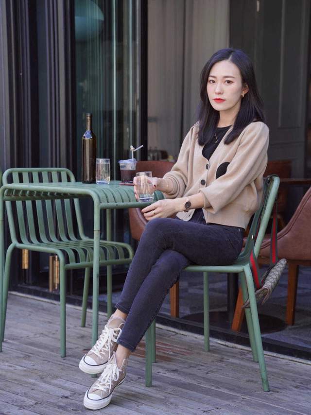 打开方式|秋天正确的打开方式,针织衫的温柔少不了,可以尝试这样搭超好看