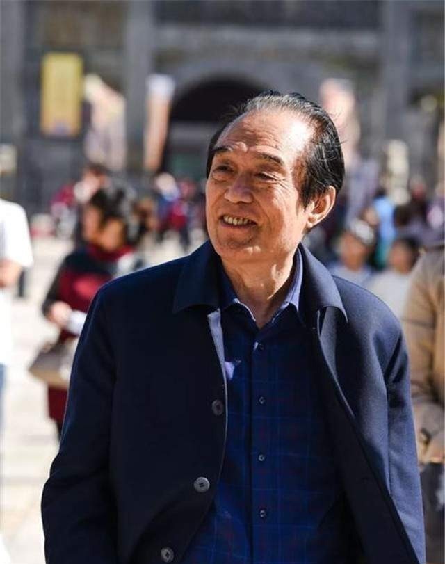 中国历史#百家讲坛主讲人阎崇年,曾被年轻小伙掌掴,小伙为何还拒绝道歉?