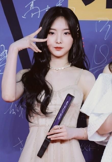 五人|硬糖少女出席年度盛典,五人展现超强团魂,希林娜依高张艺凡遗憾缺席