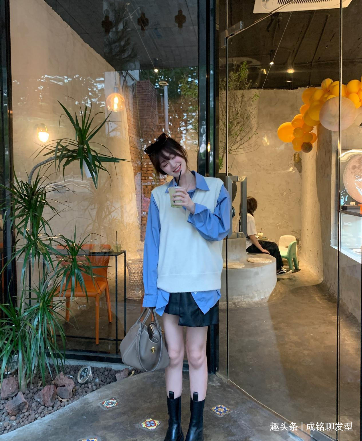 裙装|衬衫的穿搭太单一搭配毛衣马甲时尚感大增,减龄洋气又有个性