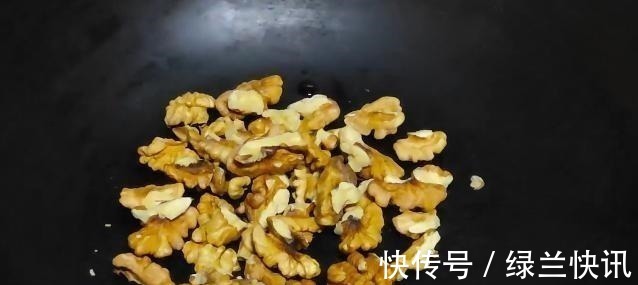 玉米面|早餐吃它,胜过喝豆浆牛奶,维生素钙极高,做一次吃半月