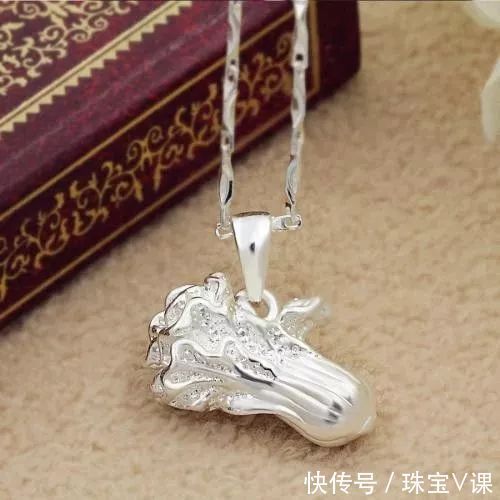 说女人戴了硬银会出事?今天告诉你真相