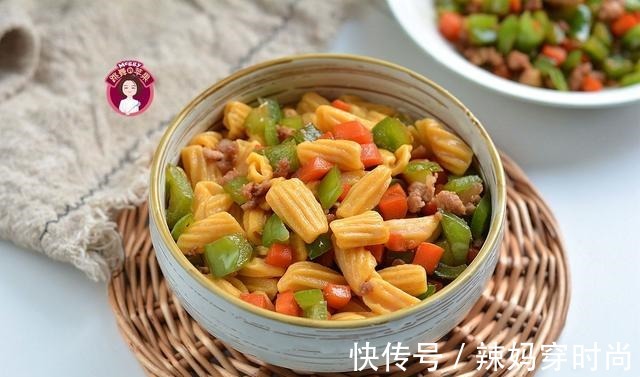 中午和老妈吃的猫耳朵，金灿灿又香又软特入味，没忍住吃了一大碗！