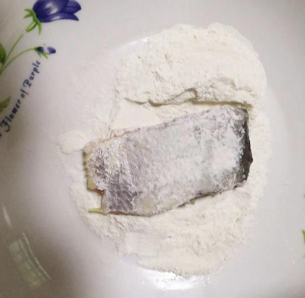 干煎|雨天宅家做美食,简单的干煎白鳞鱼吃出小幸福