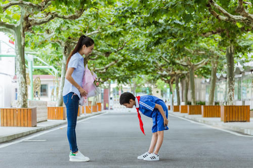 我的事业是父亲|别让孩子吃亏在“太老实”上，学会这三步，让孩子远离被欺负！