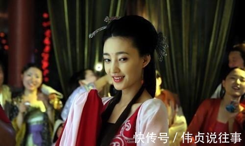 纪晓岚!穷书生出一上联 一双玉臂千人枕! 乾隆对出的下联无可挑剔