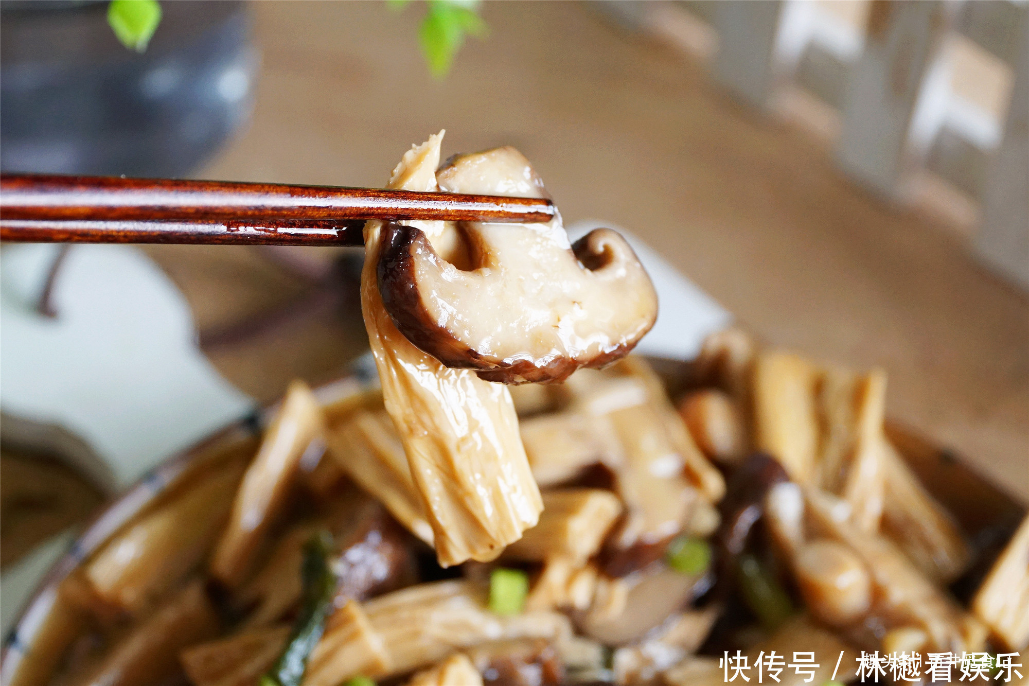 焖烧|腐竹的绝配，比放肉炒好吃，我家一周吃2次，次次光盘不够吃