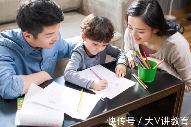 孩子|家长签名意外走红,老师连连赞叹:有这样的家长难怪孩子成绩好