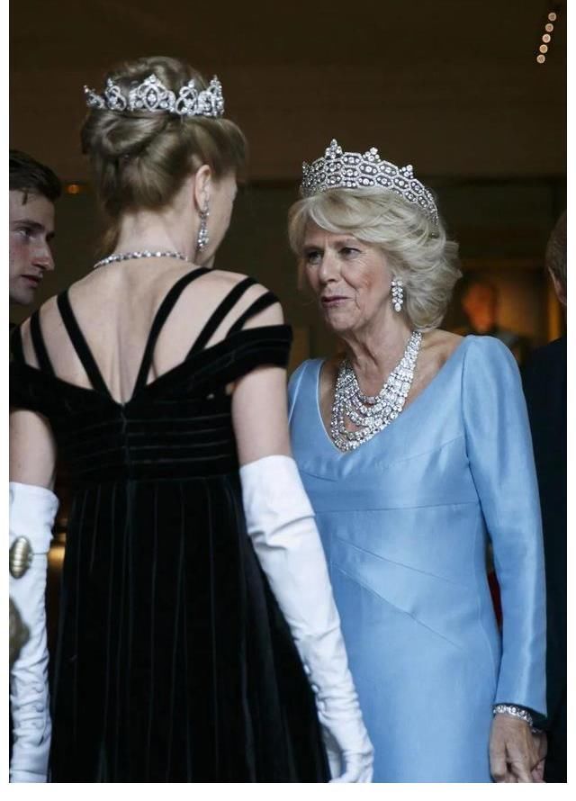 钻石#曾被骂地表最强卡三,如今一身珠光宝气,她赢得了爱情和珠宝