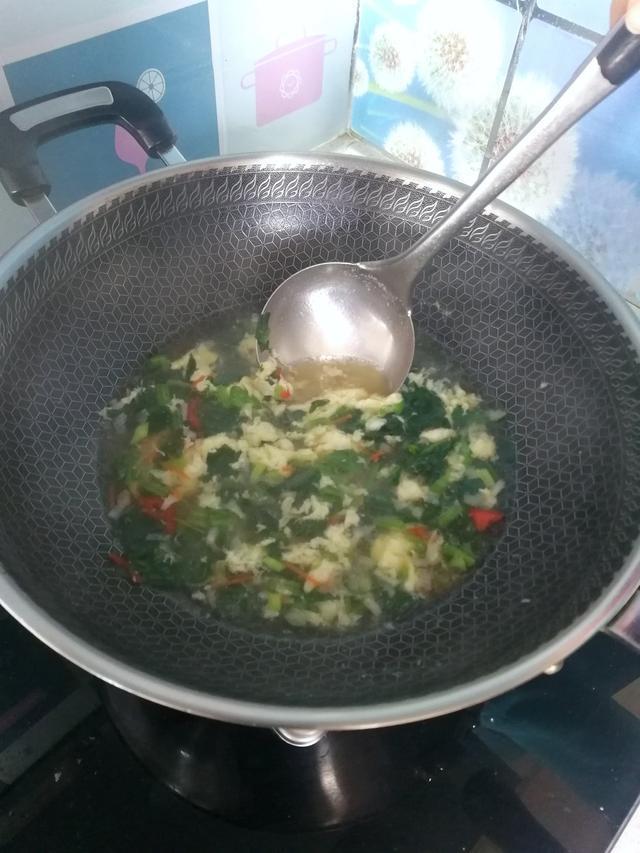 我和孩子的午餐简单做,八样食材一锅煮,端上桌,孩子却说太丰盛