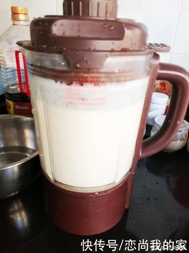  快过年啦!自制豆腐豆香味更浓，过年家里聚餐做菜也方便!