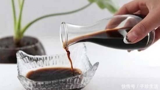 板结|盆土铁如锤浇这“2种水”,一浇就疏松,5年不用施肥换盆了