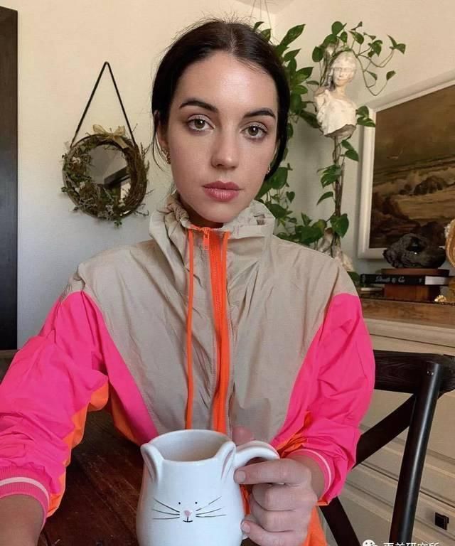 极限|比人间香奈儿还贵的真公主，她突破了人类侧脸美极限