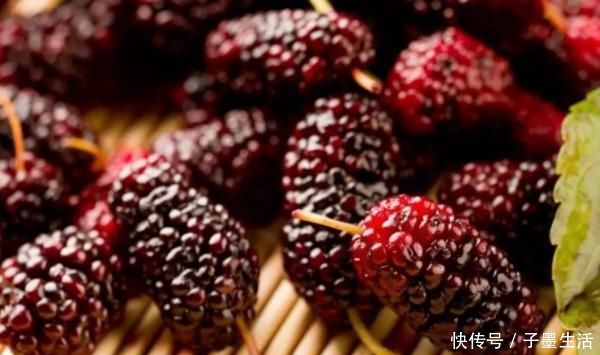 头发不断变白,坚持每天吃些天然乌发食材,头发乌黑又茂密