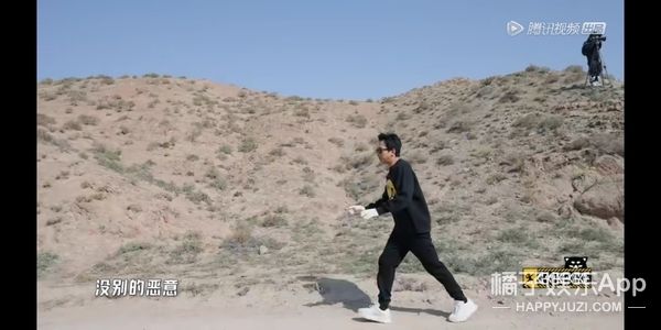 它逃，他追，它…跑的更飞？