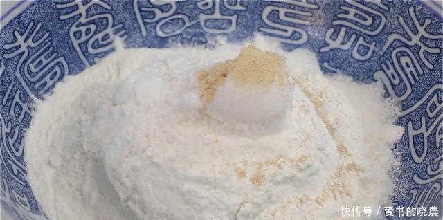 香甜|早餐试试这样做,不用揉不用擀,筷子搅一搅,出锅香甜松软,真香