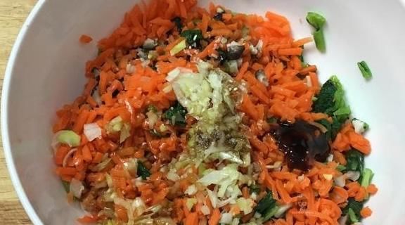 香菇|老阿姨手把手教您在家蒸包子，3个小诀窍，包子又白又松软