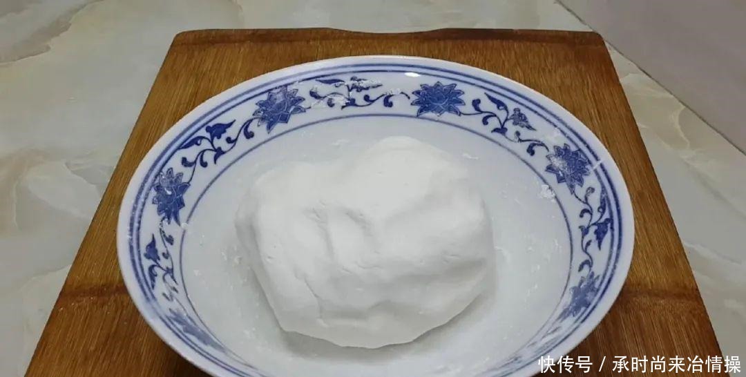 小油条|糯米粉这样做才好吃,开水一烫,个个焦脆又香酥,比麻花油条好吃