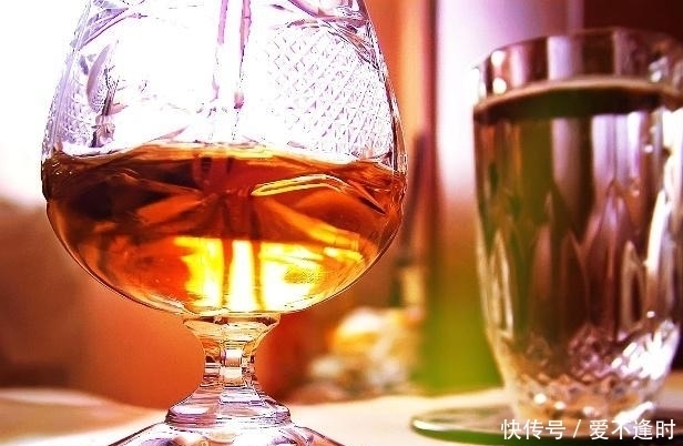 会导致|男人若饮水不当,可能会伤害你的肾,尽量改掉吧