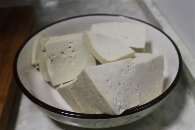 豆腐别再炒着吃，教你一个更好吃的家常做法，吃完还想吃