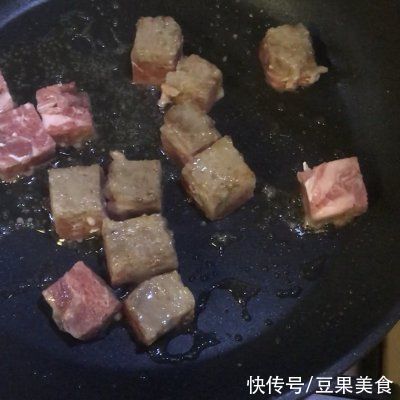牛里脊|#奈特兰草饲营养美味#黄油蒜子牛肉粒