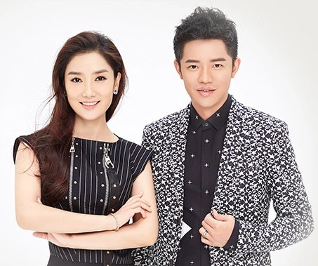 星光大道冠军在街头卖唱，多人围观显凄凉，曾和李谷一春晚合唱