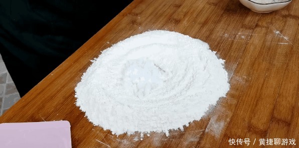 一碗面粉,1斤冬瓜,教你做皮脆馅香的老婆饼,每一口都酥到掉渣