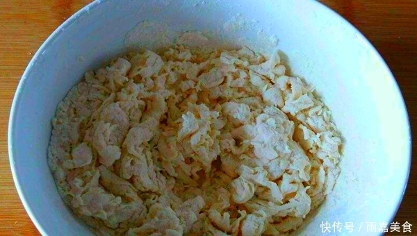 蒸馒头时,别再用酵母了,记住加3样东西,发面快速,口感松软