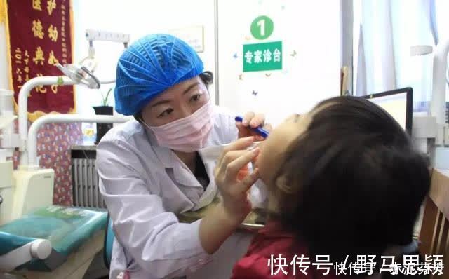 亮亮|男童误食干燥剂,宝爸这一举动,医生看到都“佩服”