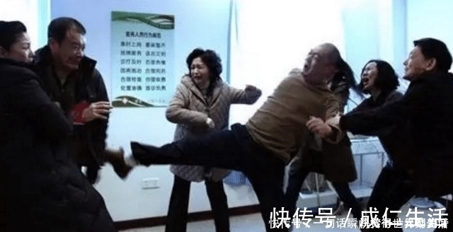 孩子|父母不在了,成家的姐姐不管我,没了父母后“亲姐弟不如远亲”