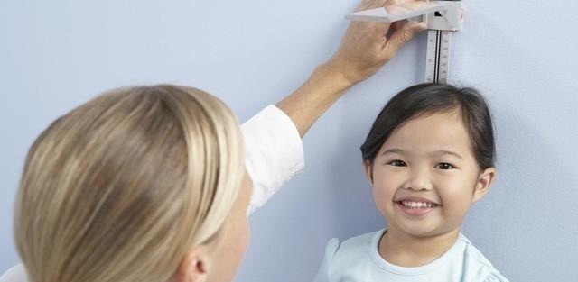 家长|孩子是矮小症还是发育晚三个区别,家长要搞清楚,别耽误娃长个
