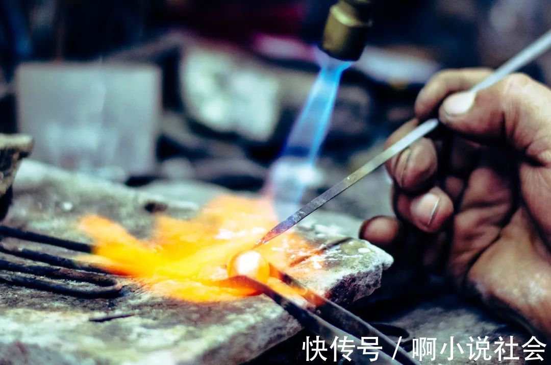 黄金 DIY打金,直播间买金,年轻人为何爱上买黄金