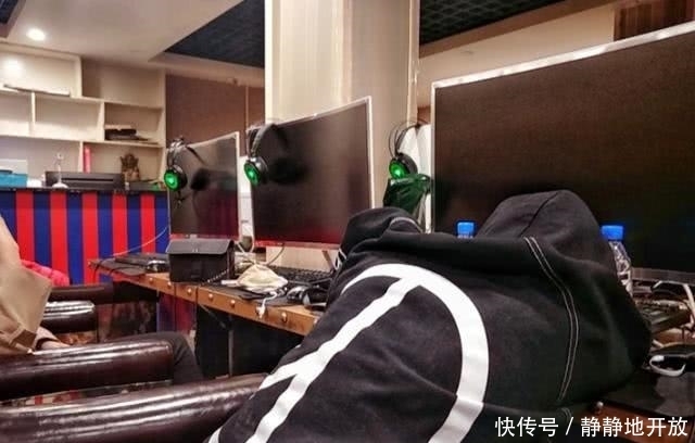 网吧|网吧老板为何不赶走“蹭睡”的人?并非好心,内行人道出“猫腻”