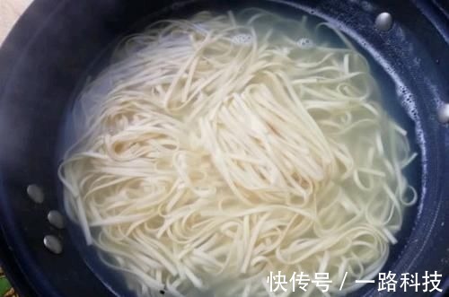 猴头菇|常吃面条对胃好？提醒：若想胃部健康，3种食物尽量少吃一些