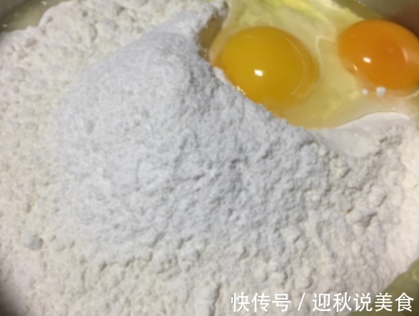 用平底锅做蛋卷金黄酥脆,孩子超爱吃的小零食,从此告别超市