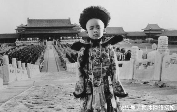 服侍|溥仪晚年看望曾经服侍他的太监,不料他们三个字,让溥仪感到温暖