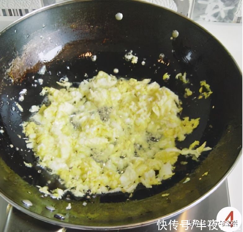  小年包饺子，教你这种饺子馅调法，比韭菜鲜，比白菜香，吃不腻