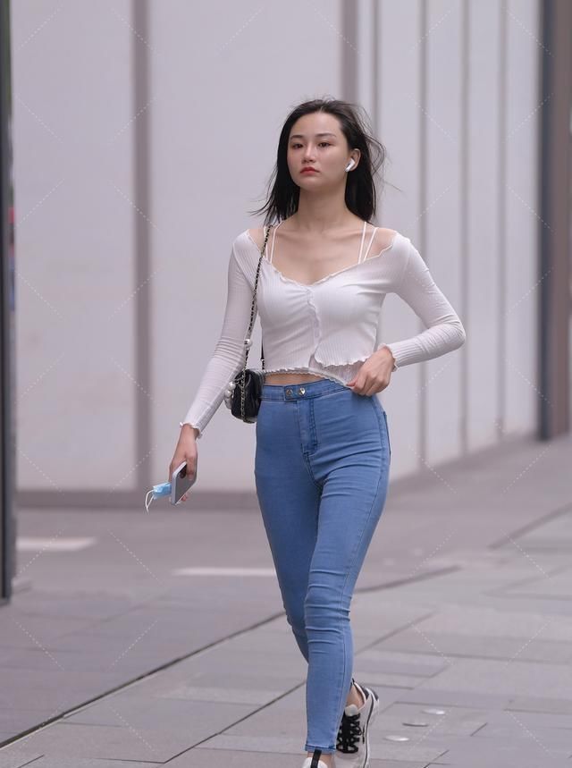 打底裤穿搭活力十足，简约利落干净清爽，穿出一个优雅淑女的感觉