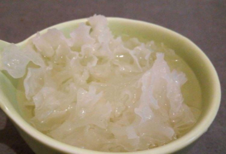 煮银耳汤怎么快速出胶？早餐老板教我2招，黏稠爽滑，好喝营养高