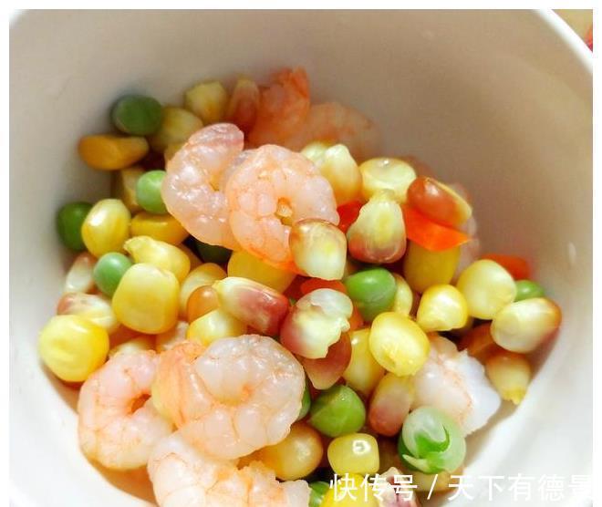 芝士|想吃披萨不用买，不用揉面和醒发，十分钟就能做好