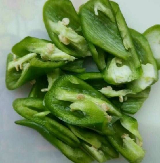 一根茄子、一个土豆、一根尖椒,就能做出不比肉菜差的地三鲜